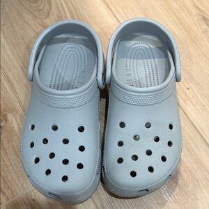 crocs grey